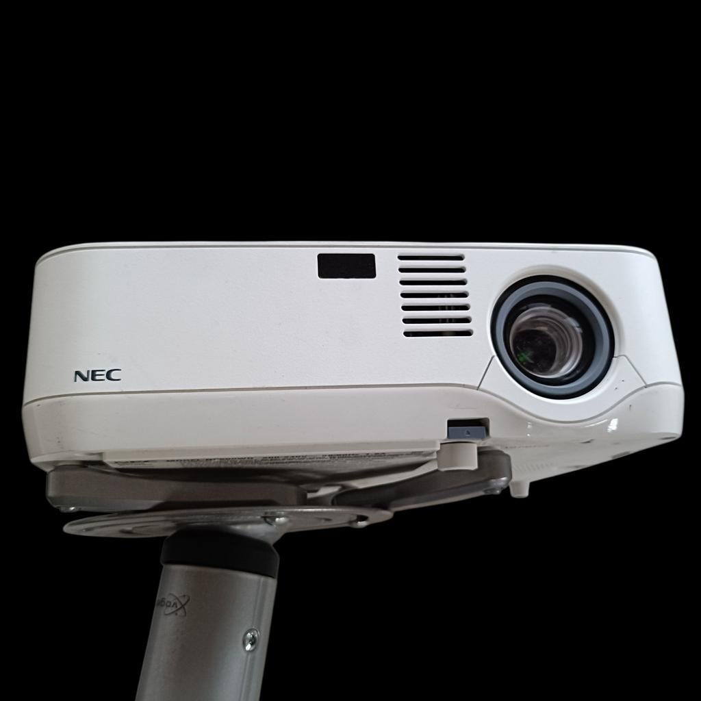 NEC Hangbeamer NP500W in goede staat, Audio, Tv en Foto, Beamers, Ophalen of Verzenden, Gebruikt, NEC