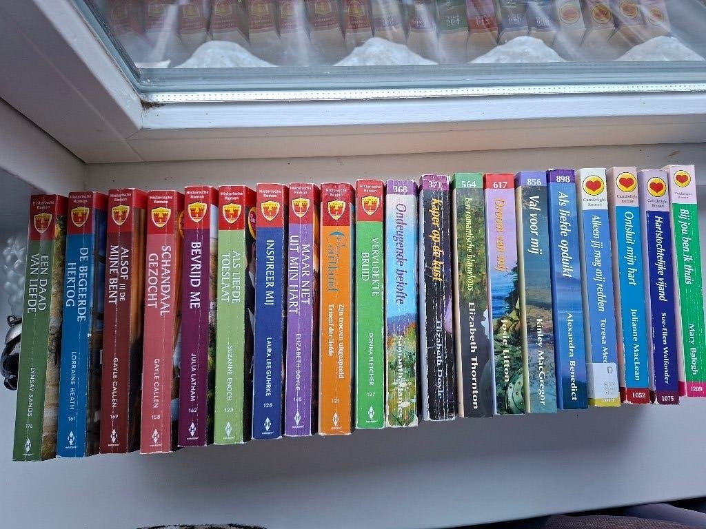 Historische romans Candlelight en Harlequin, Boeken, Ophalen of Verzenden, Gelezen, Diverse auteurs