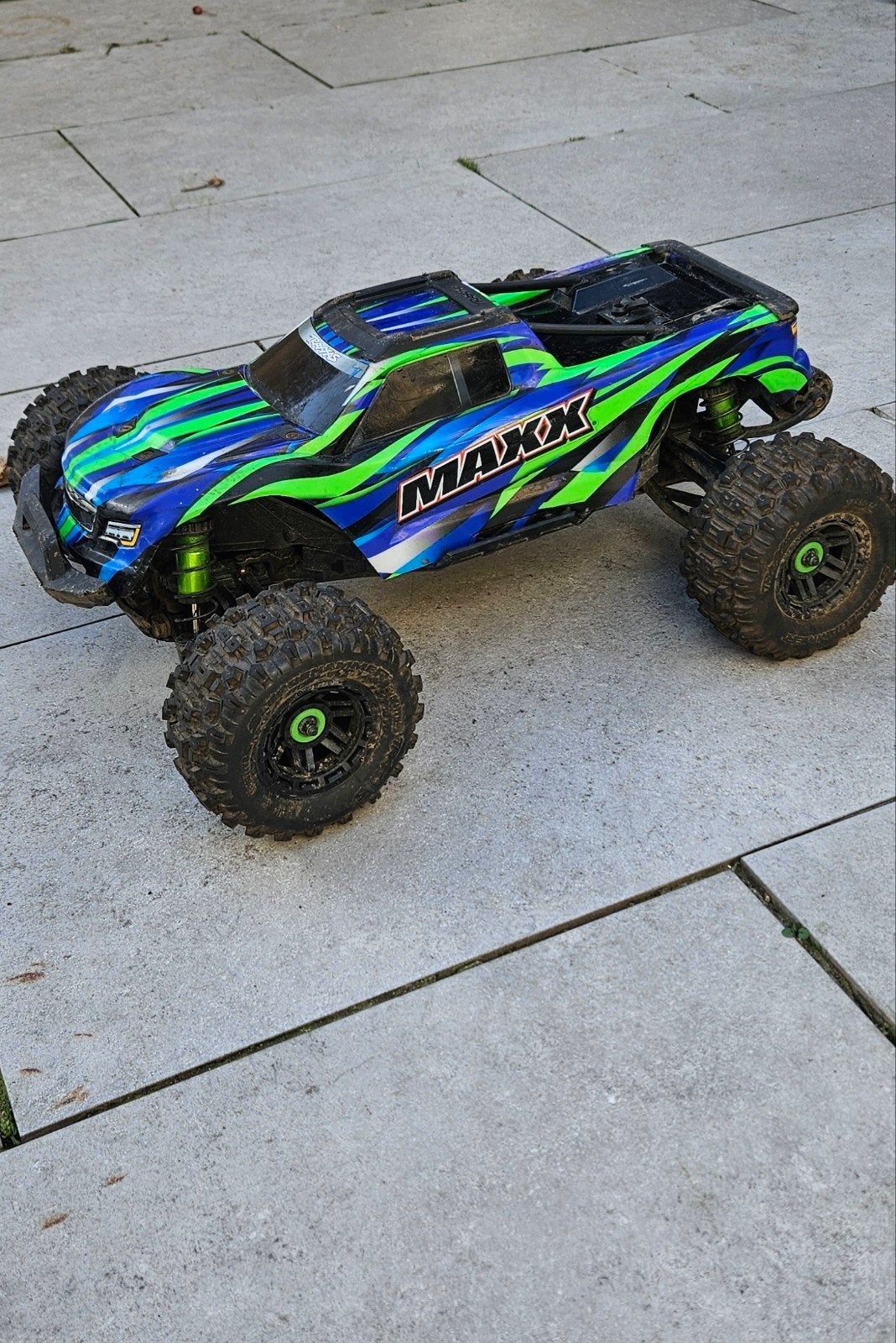 Traxxas Maxx V2, Hobby en Vrije tijd, Modelbouw | Radiografisch | Auto's, Ophalen of Verzenden, Zo goed als nieuw, Auto offroad