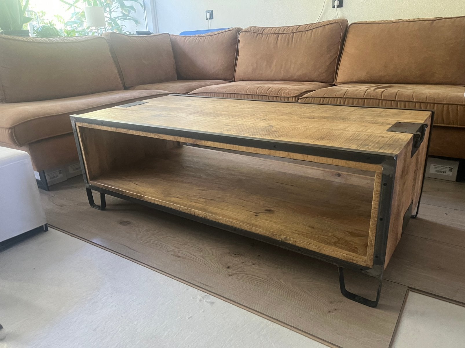 Industriële mangohouten salon tafel, Ophalen, 50 tot 100 cm, Zo goed als nieuw, Industrieel