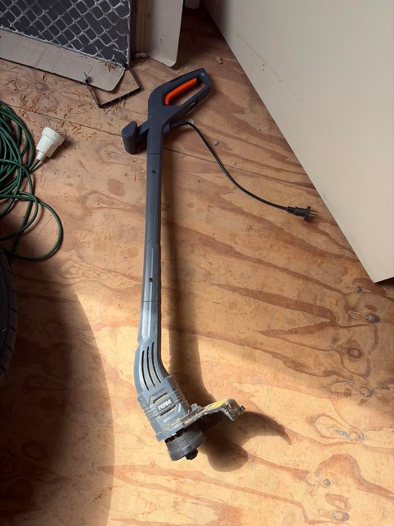 Ferm elektrische kantentrimmer, Tuin en Terras, Ophalen, Zo goed als nieuw, 10 tot 30 cm, Elektrisch