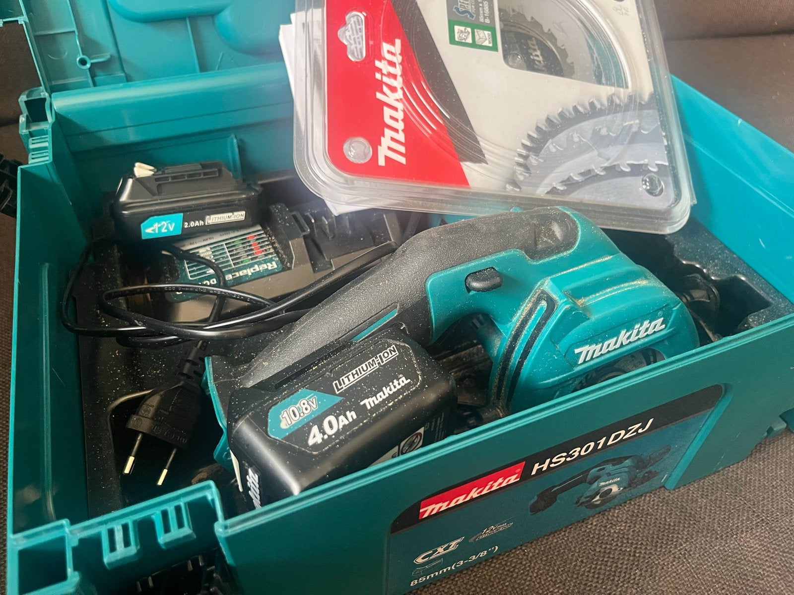 Makita HS301DZJ Accu Cirkelzaag met 2 accu's en zaagblad, Ophalen, Minder dan 30 mm, Cirkelzaag, Zo goed als nieuw