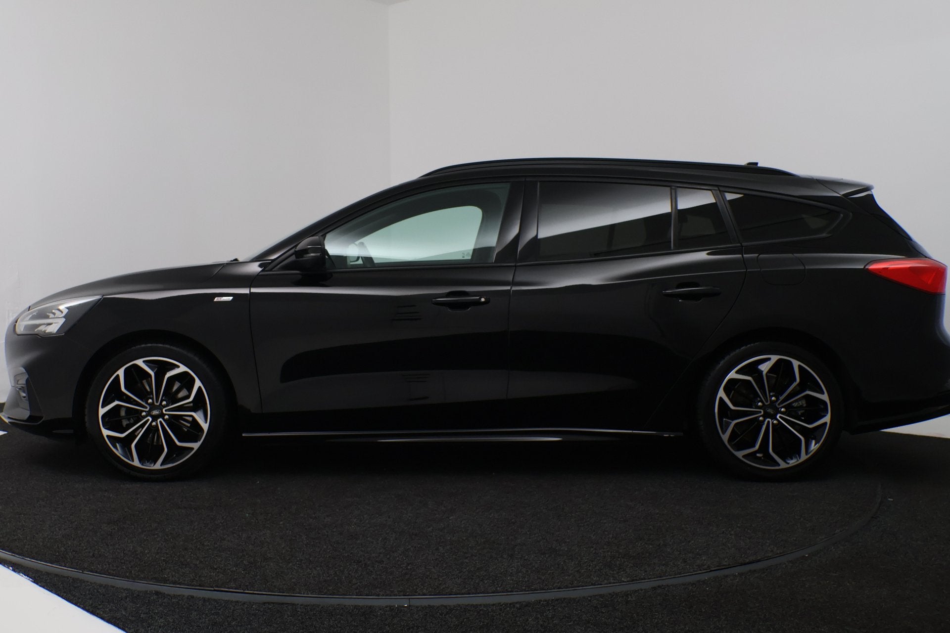 Ford FOCUS Wagon 1.0 EcoBoost ST Line Business (B&O, AFNEEMB, Stof, Gebruikt, 1283 kg, Zwart