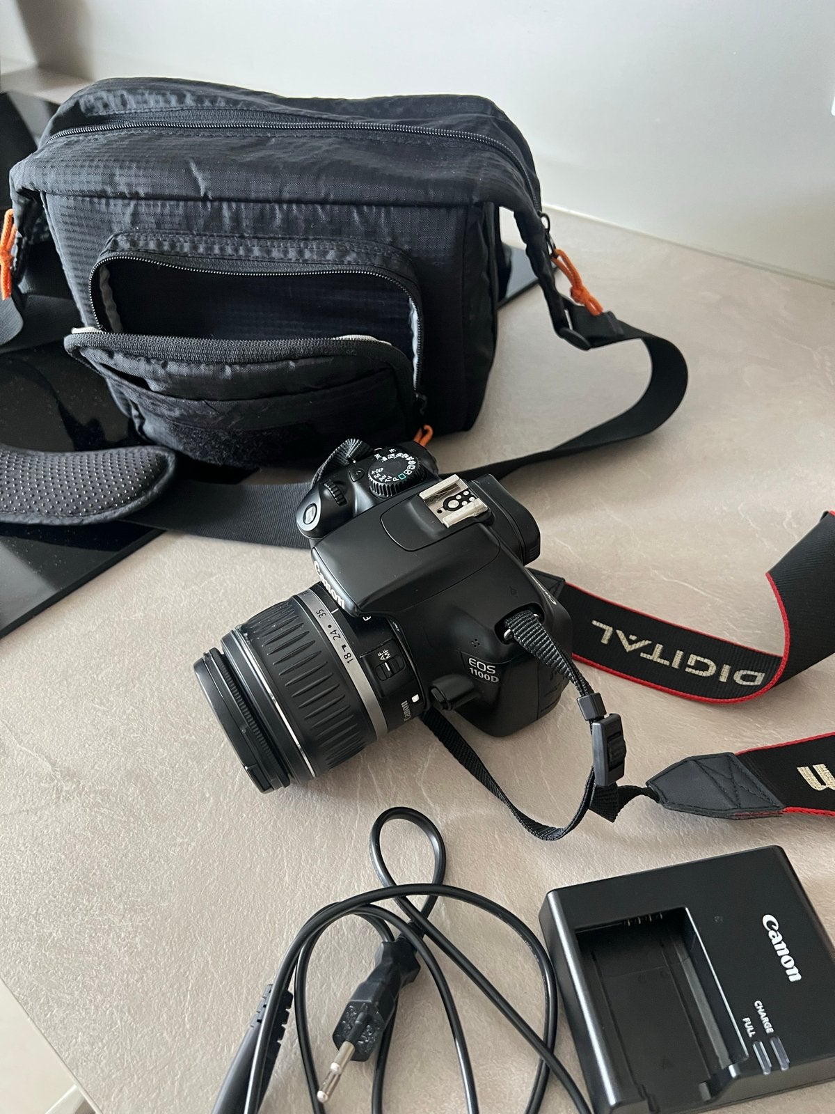 Canon EOS 1100D Spiegelreflexcamera met 18-55mm lens en tas, Ingebouwde flitser, Gebruikt, Spiegelreflex, Canon