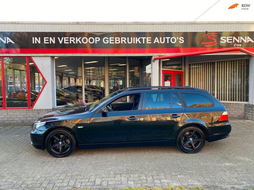 BMW 5-serie Touring 525i Automaat - Black On Black - Inr Mog, Auto's, BMW, Automaat, Achterwielaandrijving, Gebruikt, 2000 kg