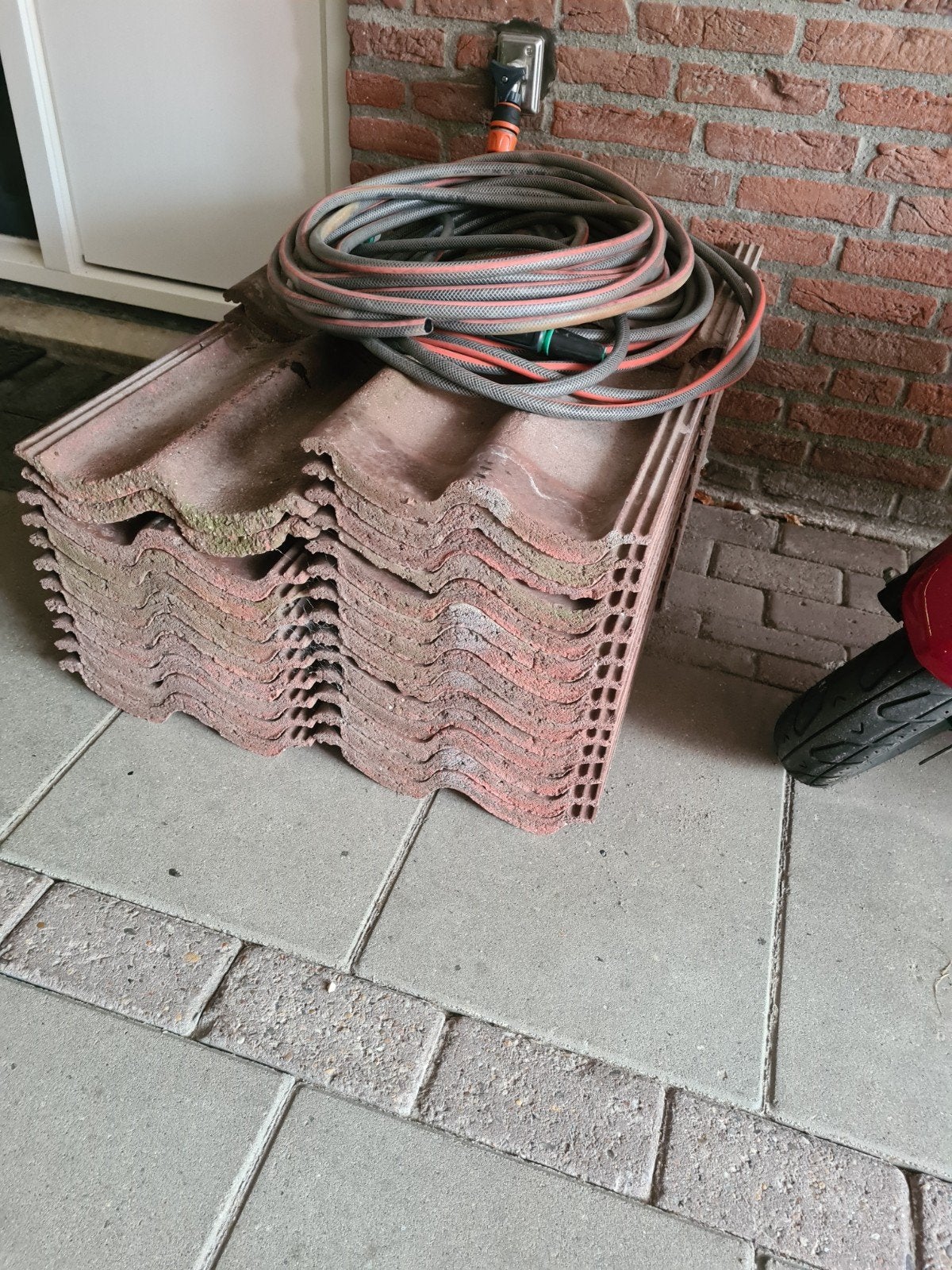 Dakpannen sneldekkers GRATIS, Doe-het-zelf en Verbouw, Dakpannen en Dakbedekking, Ophalen, Steen of Klei, 15 m² of meer, Dakpannen
