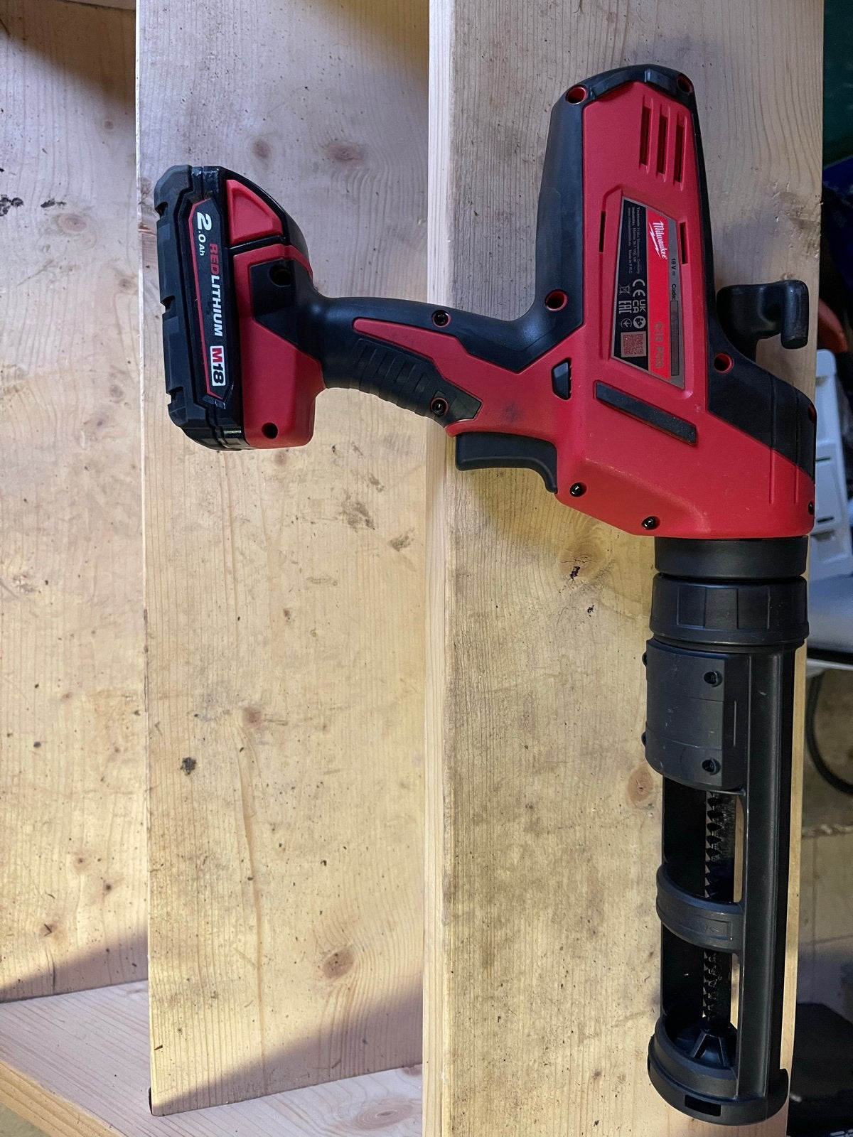 Milwaukee C18 PCG Kitspuit - Accu Kitpistool, Doe-het-zelf en Verbouw, Gereedschap | Handgereedschap, Ophalen of Verzenden, Gebruikt