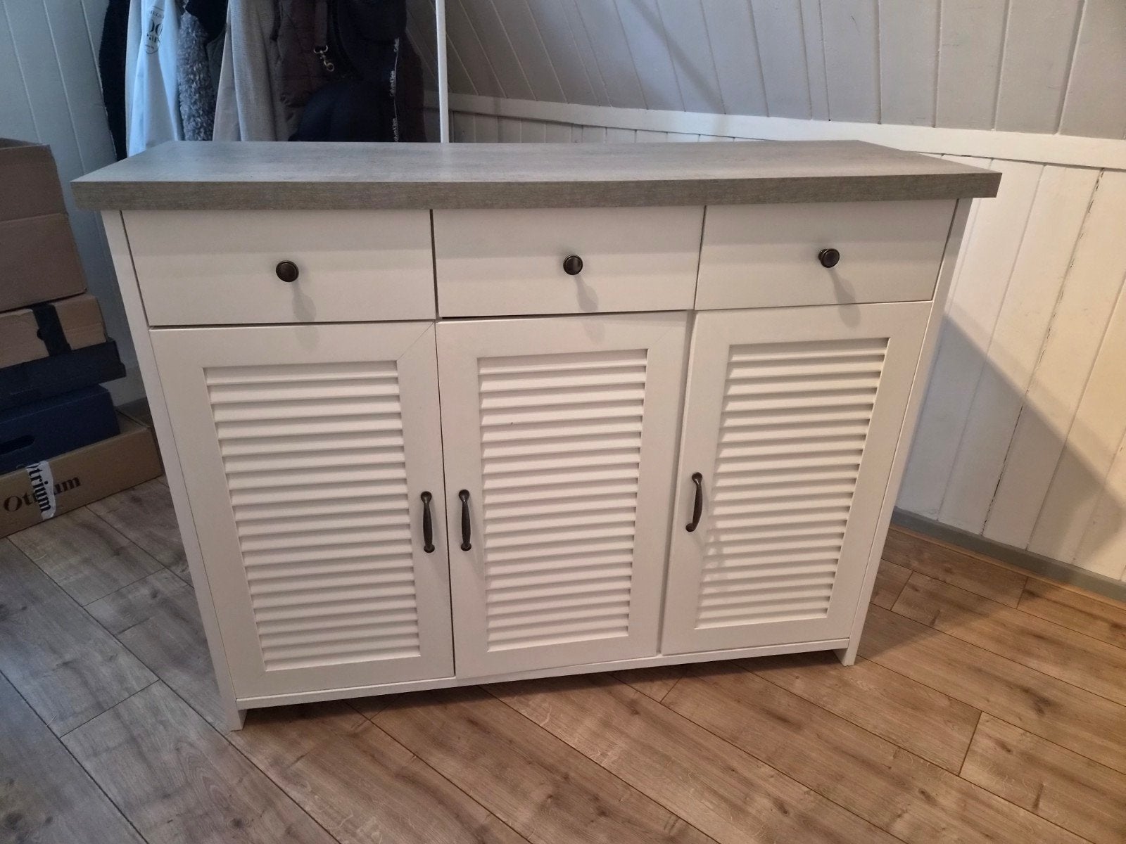 Wit dressoir JYSK met 3 lades en 3 deuren, Ophalen, Gebruikt, 100 tot 150 cm, Met lade(s)