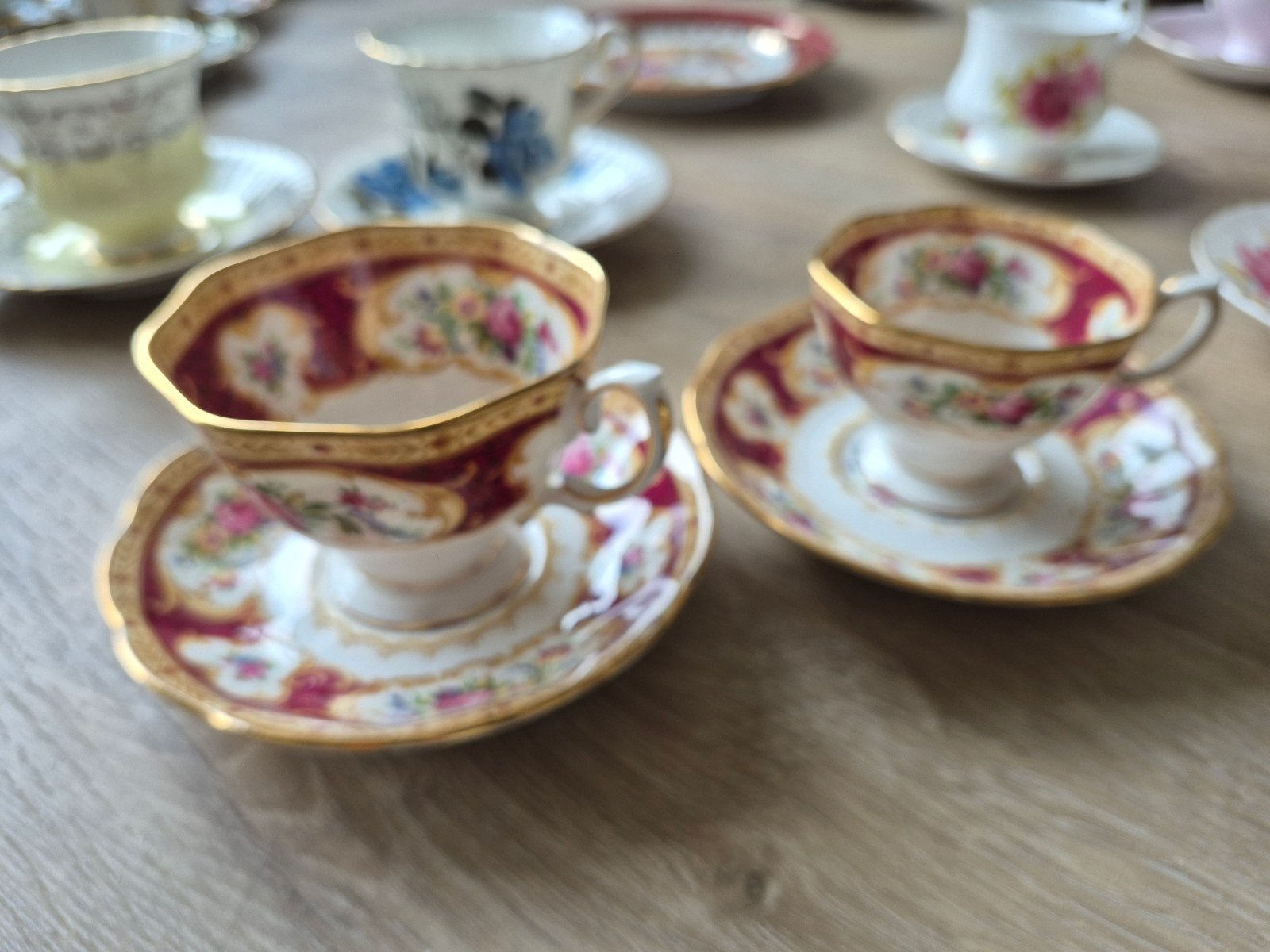 Royal Albert Antiek porseleinen theekopje met schotel, bloem, Antiek en Kunst, Ophalen