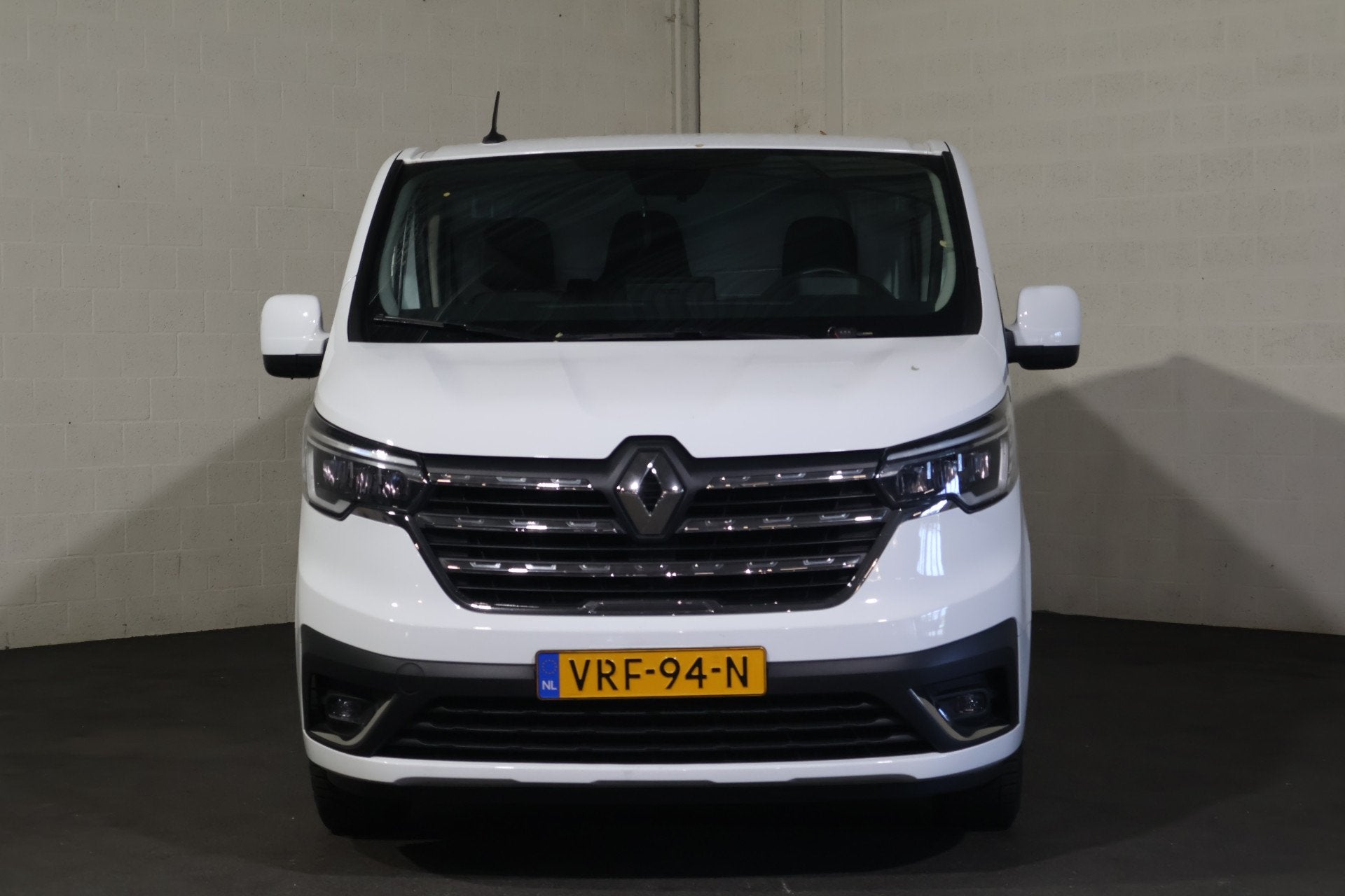 Renault Trafic 2.0 dCi 110pk L1 H1 Inrichting (bj 2022), Auto's, Voorwielaandrijving, Gebruikt, Euro 6, 4 cilinders