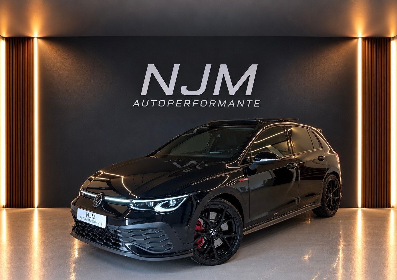Volkswagen Golf 2.0 TSI GTI Clubsport|Pano|H&K|Keyless|HuD|V, Dealer onderhouden, 4 cilinders, 1984 cc, Alcantara