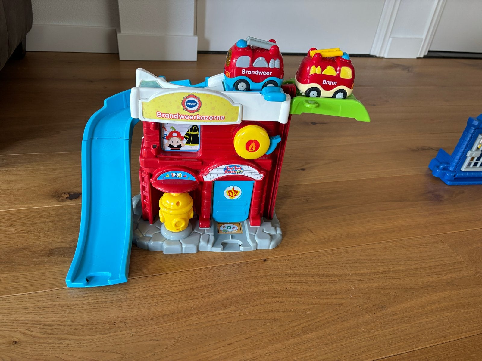 VTech Brandweerkazerne met brandweerwagens, Ophalen of Verzenden, Gebruikt, 6 maanden tot 2 jaar