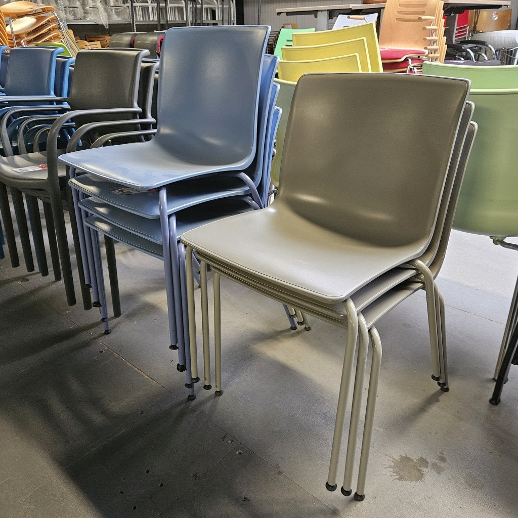 Gispen Nomi kunststof DESIGN stoelen - 2 kleuren, Huis en Inrichting, Niet ingevuld, Gebruikt, Niet ingevuld, Niet ingevuld