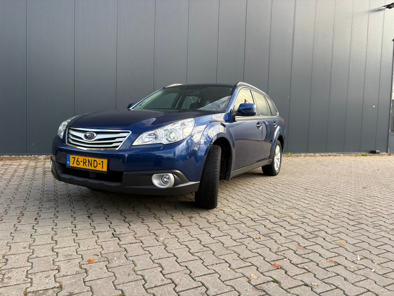 Subaru Legacy 2.5 I Outback AWD CVT 2011 Blauw, NAP, Auto's, Automaat, Dealer onderhouden, 1800 kg, Zwart