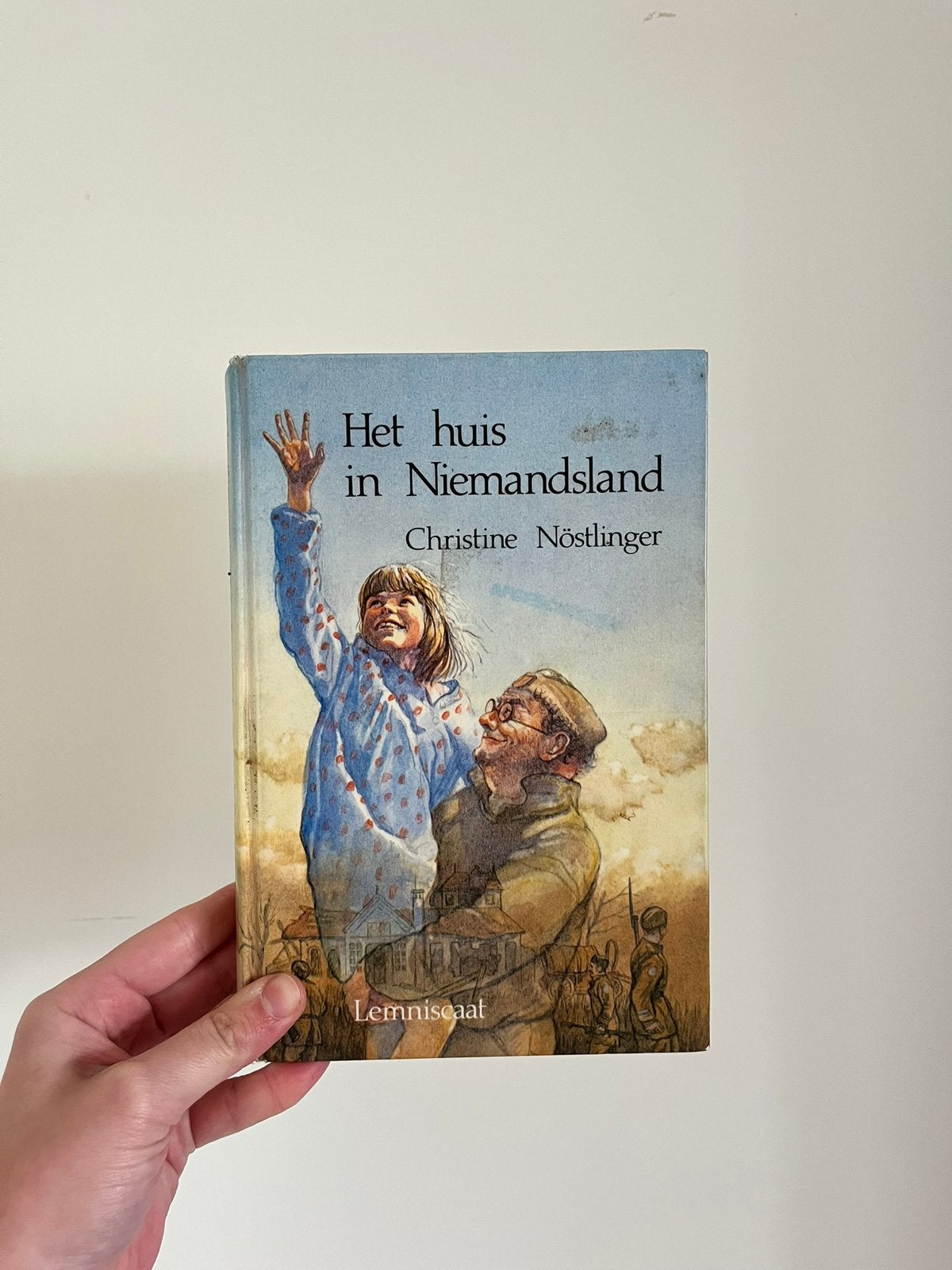 Het huis in niemandsland Christine Nöstlinger 9789060694169, Boeken, Ophalen of Verzenden, Zo goed als nieuw
