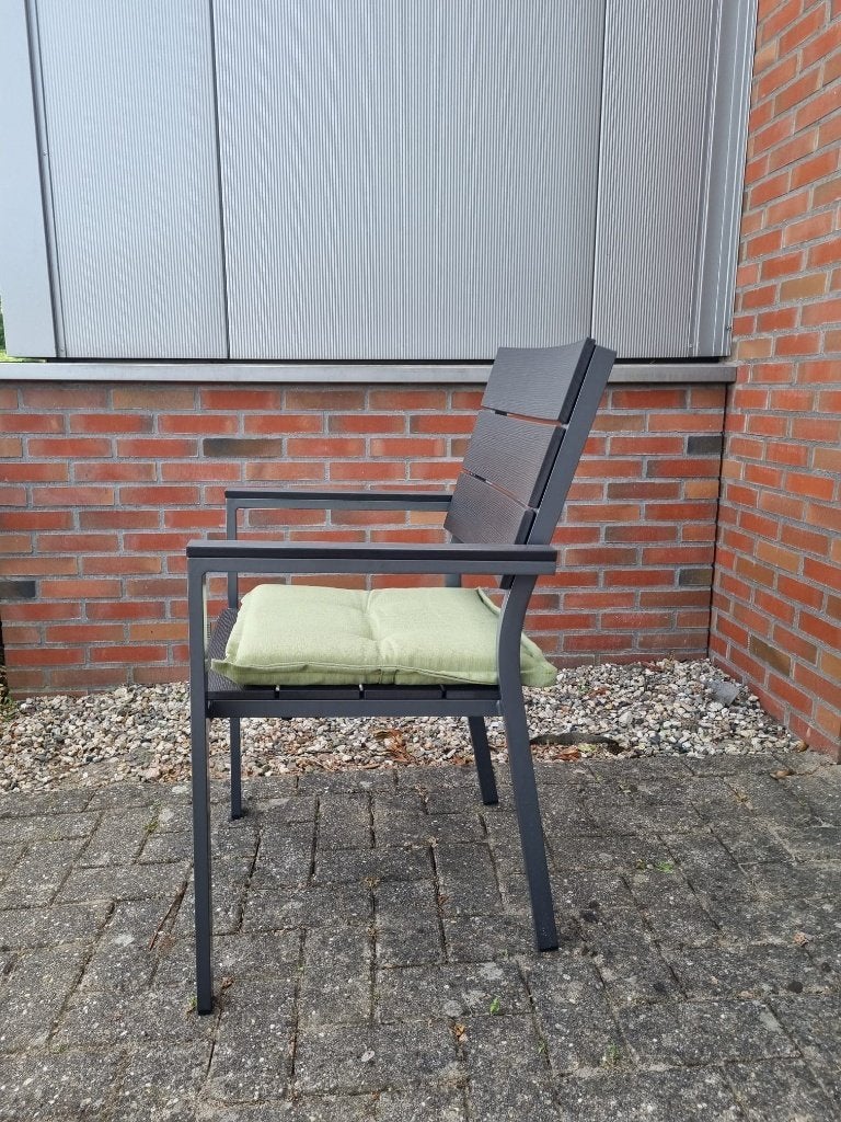 2 Moderne Tuinstoelen - Antraciet met Houtlook, Ophalen, Zo goed als nieuw, Kunststof, Stapelbaar