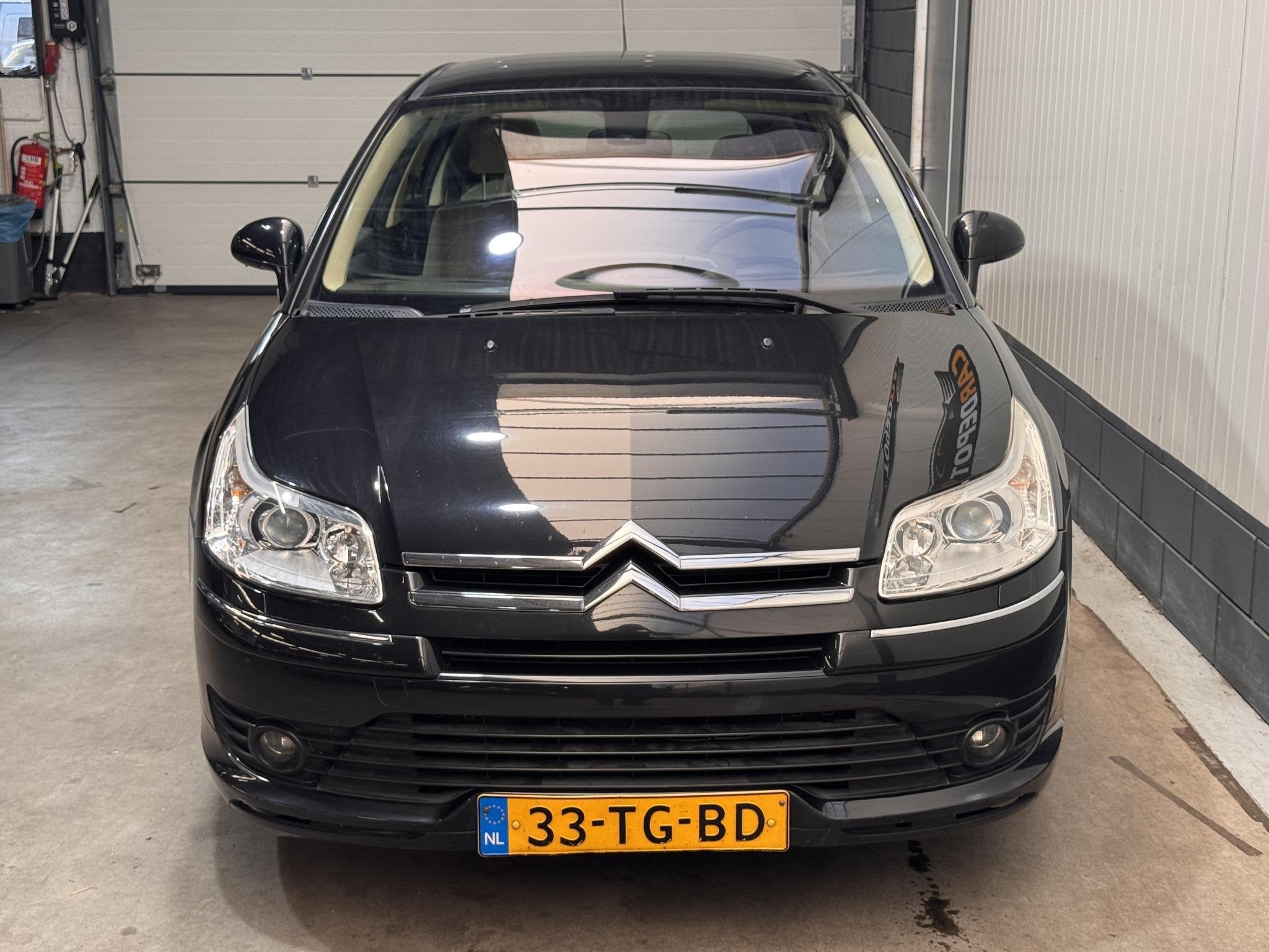 Citroen C4 2.0-16V Exclusive, Gebruikt, Zwart, Origineel Nederlands, Handgeschakeld