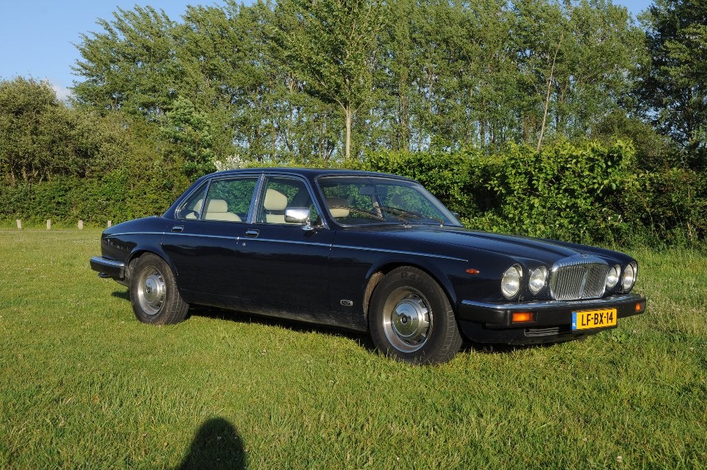 Daimler Double-six 5.3 AUT 1986 Blauw, Auto's, Overige Auto's, Automaat, Beige, 12 cilinders, Blauw
