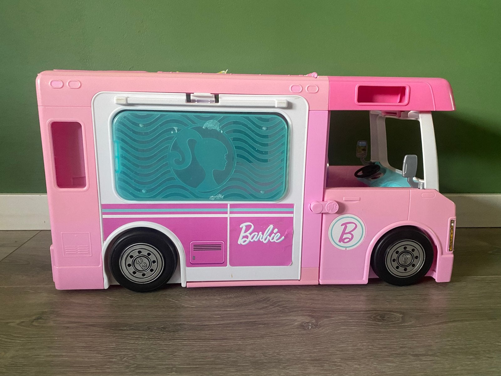 Barbie Camper met accessoires, Ophalen of Verzenden, Zo goed als nieuw