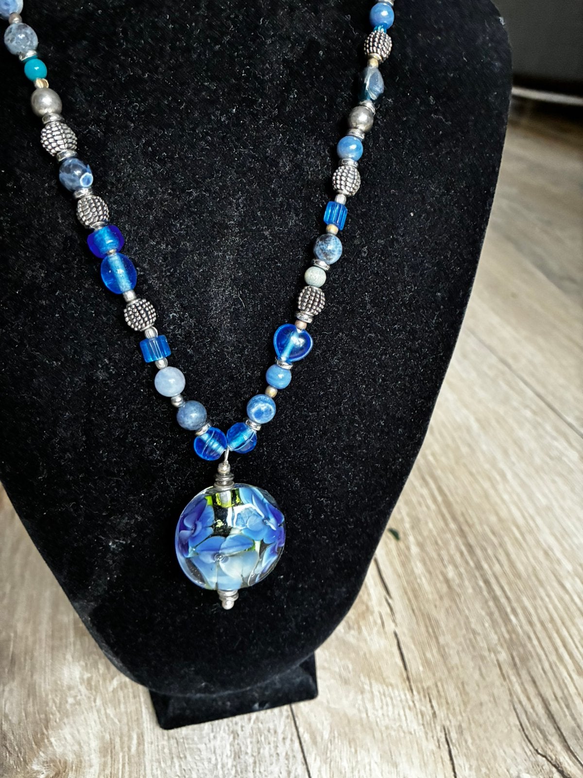 EM HISTORY BEADS ketting blauwe kralen en glazen hanger !!!!, Blauw, Nieuw, Ophalen of Verzenden, Overige materialen