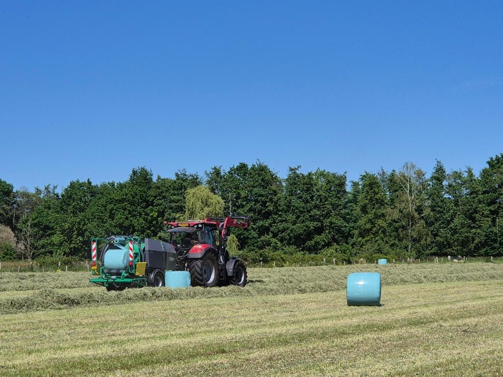 Midibalen voordroog gras-kruiden, Ophalen, Vee