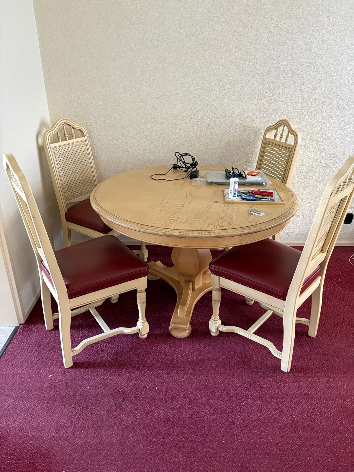 Elegante ronde eettafel met 4 stoelen, Gebruikt, 100 tot 150 cm, Rond, Ophalen of Verzenden