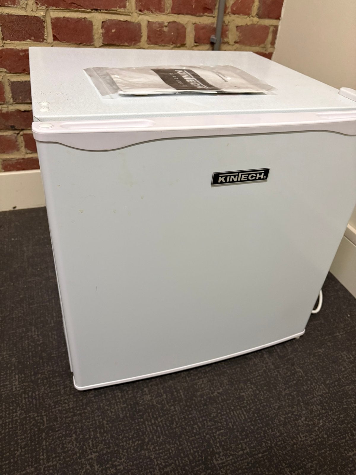 Mini koelkast met klein vriesvakje, Witgoed en Apparatuur, Ophalen, Minder dan 85 cm, Met vriesvak, Minder dan 75 liter