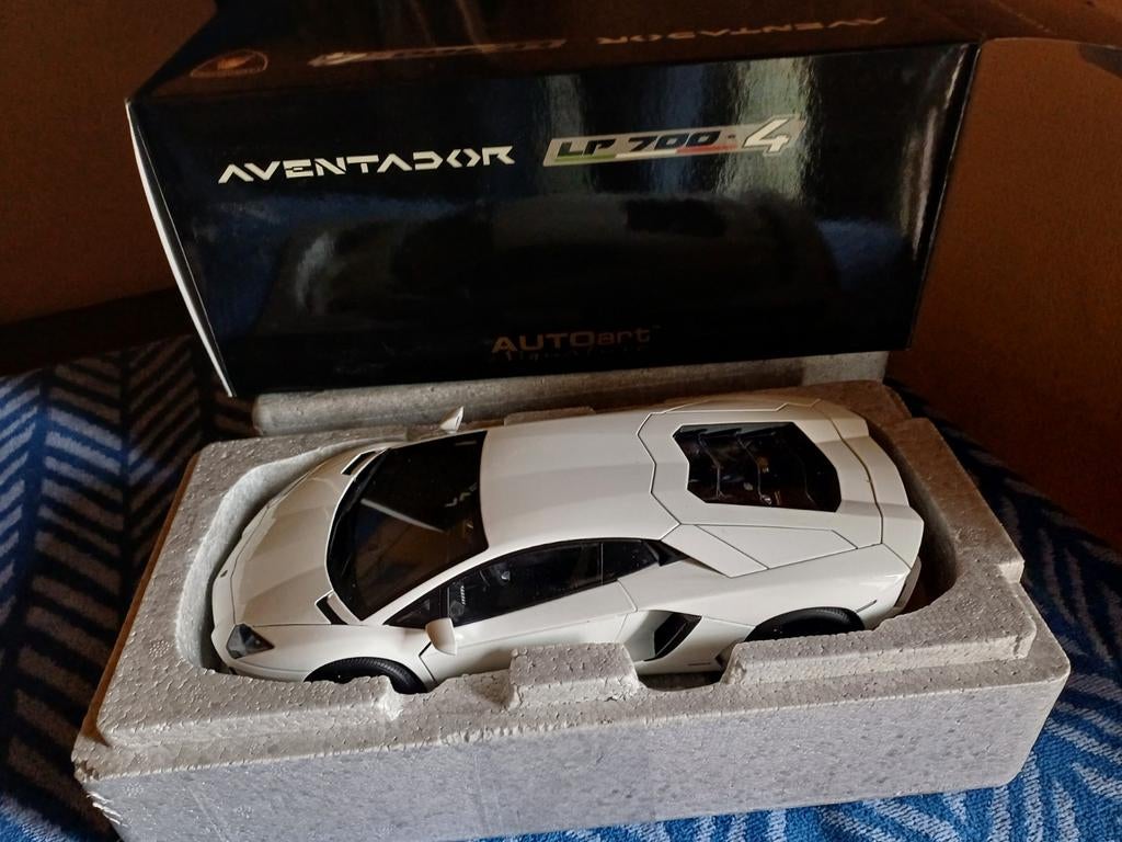 Modelauto 1:18 Lamborghini Aventador LP 700-4 Autoart, Hobby en Vrije tijd, Modelauto's | 1:18, Ophalen of Verzenden, Zo goed als nieuw