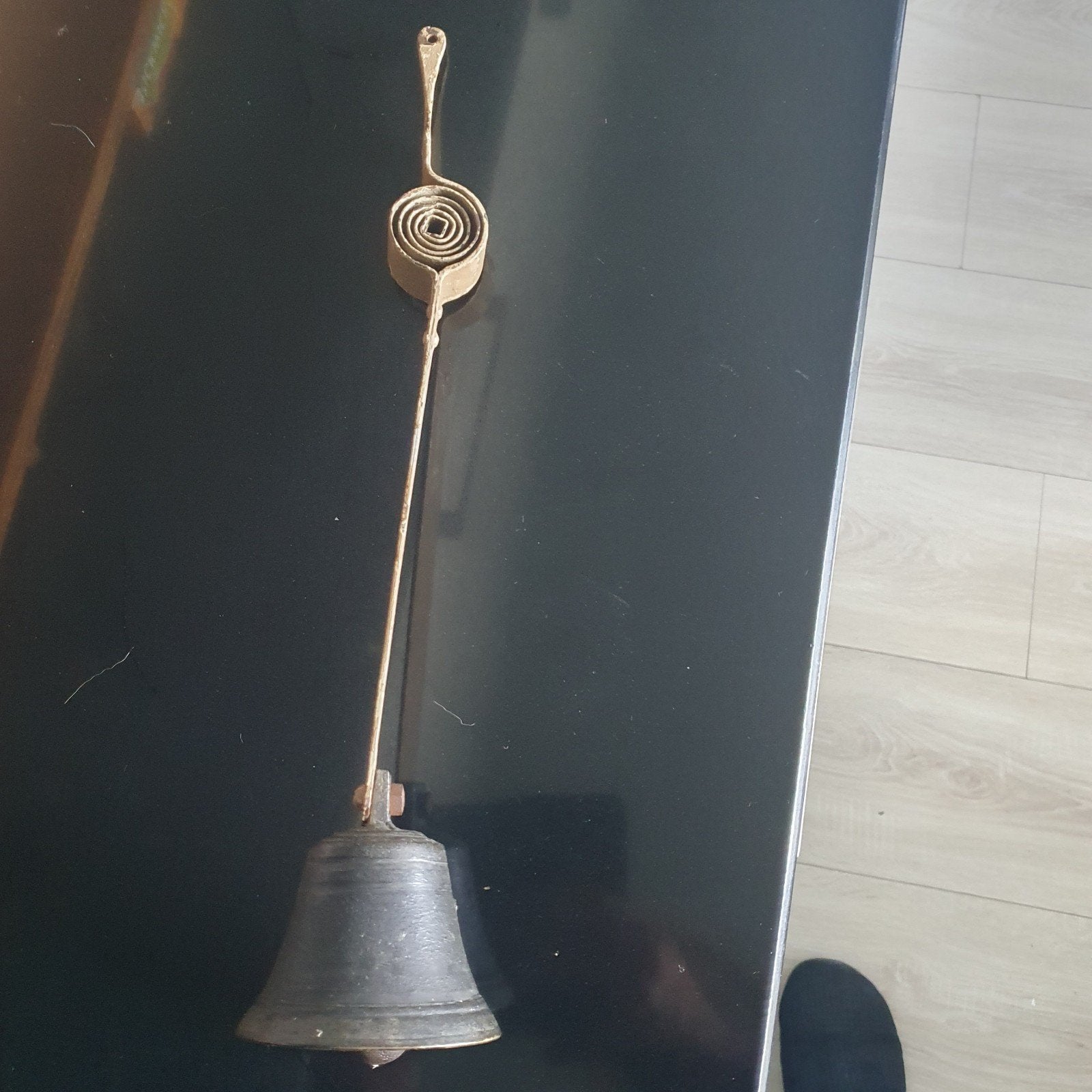 Antieke winkelbel. Brons met metaal., Ophalen of Verzenden