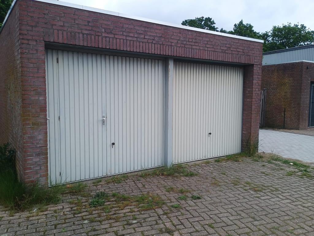 2 Garagedeuren: 1 met loopdeur 247x231, Ophalen, Gebruikt, Garagedeur, Metaal
