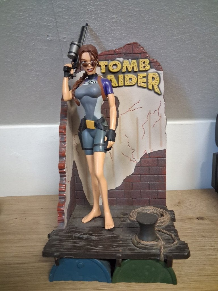 Diverse game- en filmmerchandise, Ophalen of Verzenden, Zo goed als nieuw, Tv, Beeldje, Replica of Model