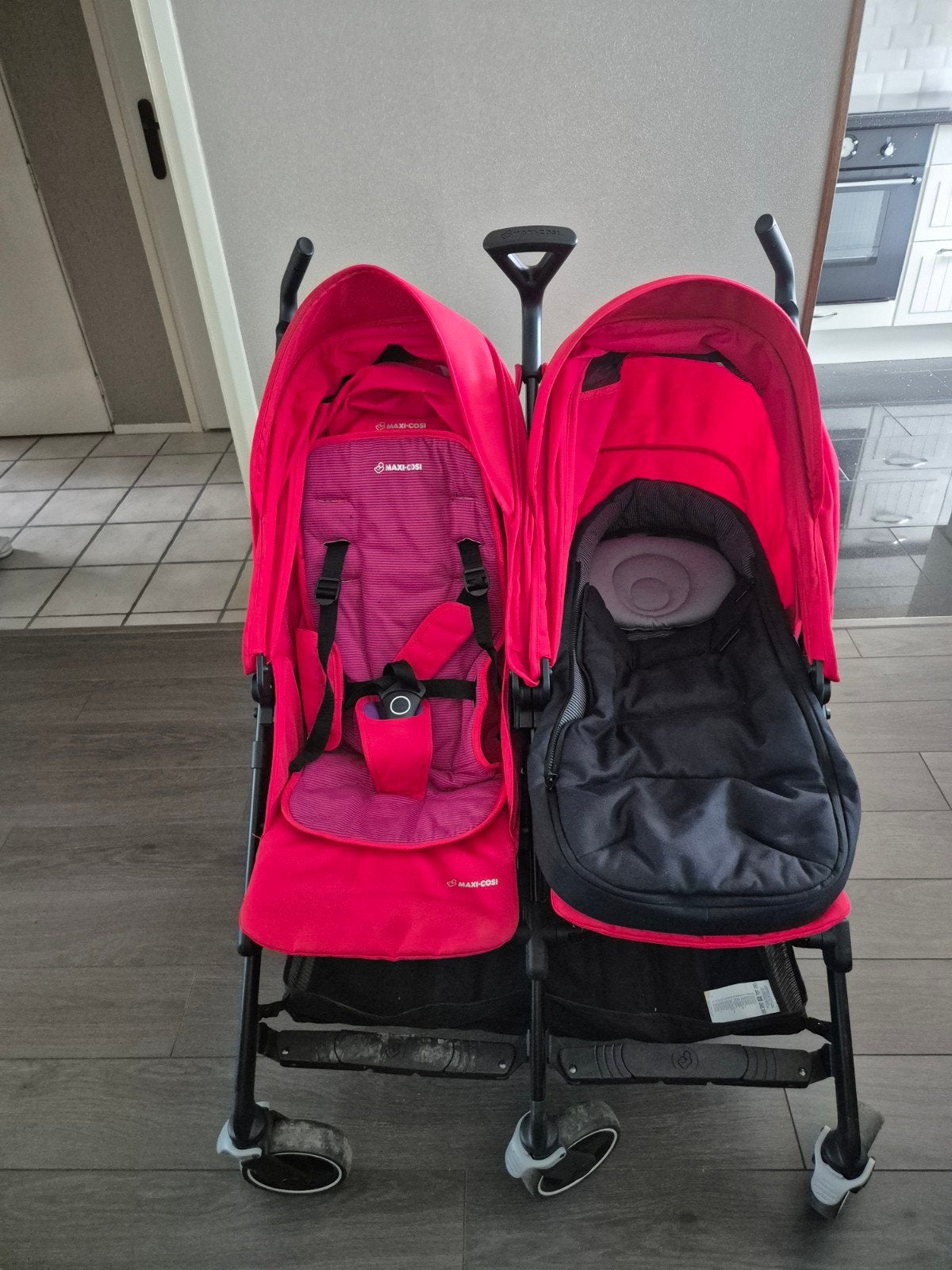 Dubbele Buggy, Kinderen en Baby's, Kinderwagens en Combinaties, Gebruikt, Duowagen, Maxi-Cosi, Ophalen