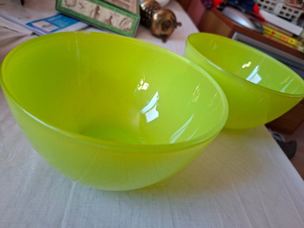 2 groene glazen schalen, Ophalen of Verzenden
