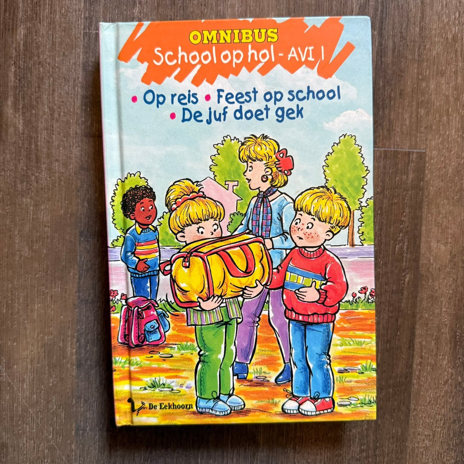 School op hol Omnibus AVI 1, Ophalen of Verzenden, Zo goed als nieuw, Fictie algemeen