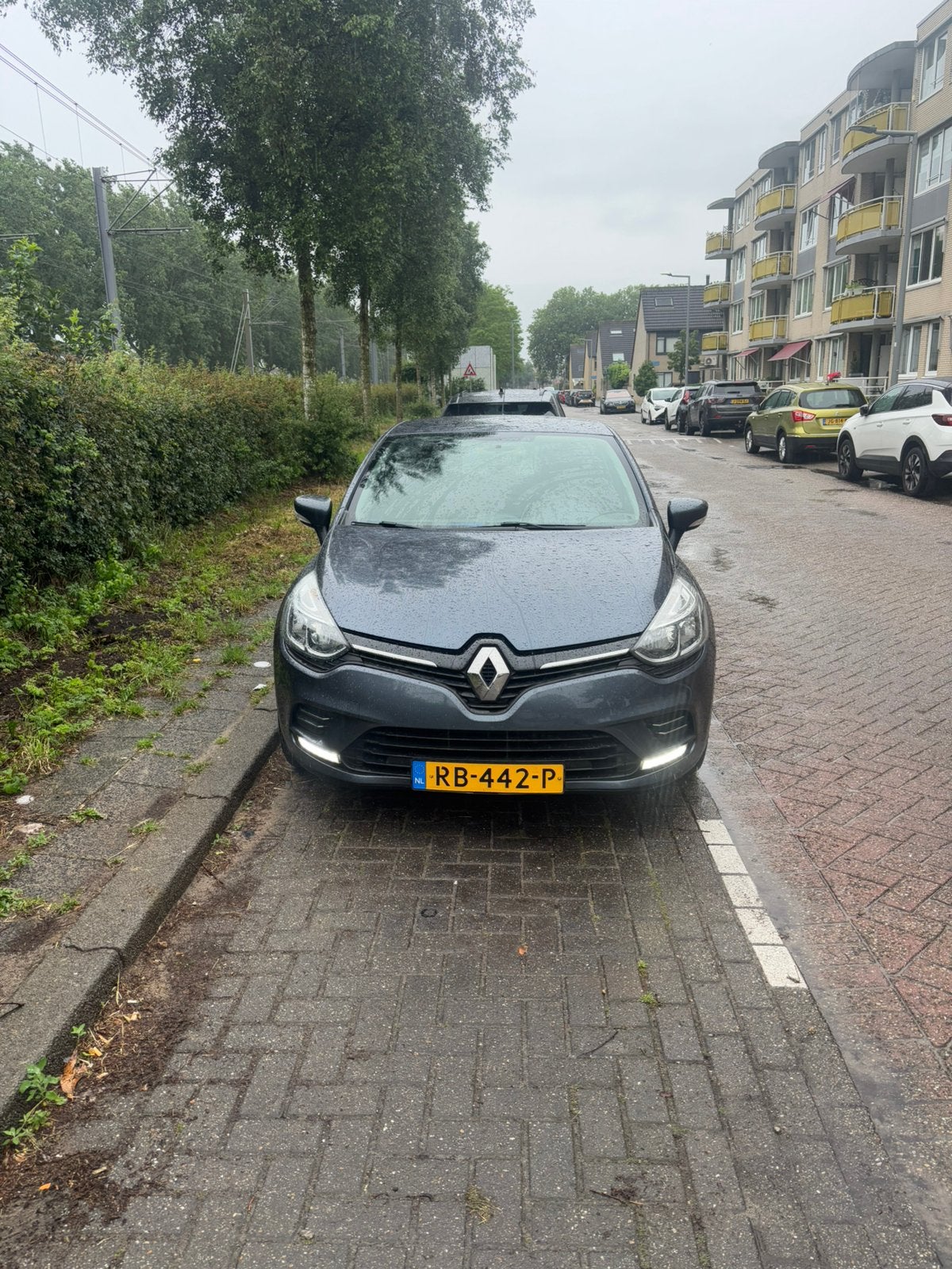 Renault Clio Energy TCe 90pk Eco2 S&S 2017 Grijs, Voorwielaandrijving, 898 cc, 49 €/maand, Origineel Nederlands