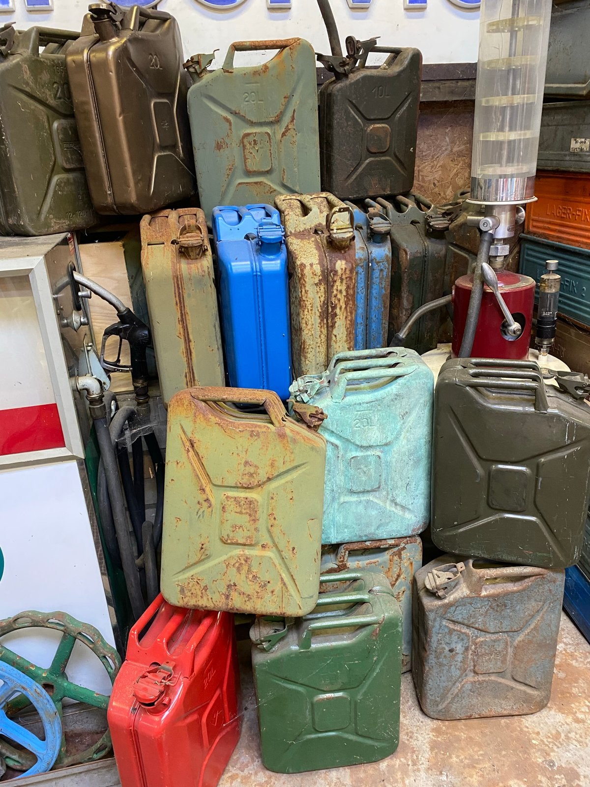 Grote collectie jerrycans, vintage en industrieel, Ophalen of Verzenden