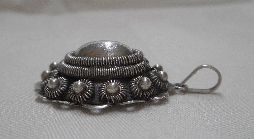 Prachtige zilveren grote ovale Zeeuwse knop hanger nr.688, Verzenden, Zilver, Hanger
