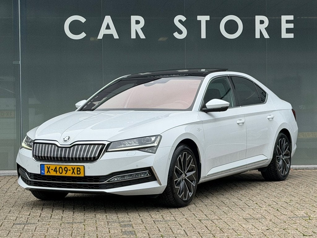 Skoda Superb 1.4 TSI iV LAURIN & KLEMENT PANORAMADAK TREKHAA, Auto's, Skoda, Bedrijf, Te koop, Superb, ABS, Achteruitrijcamera