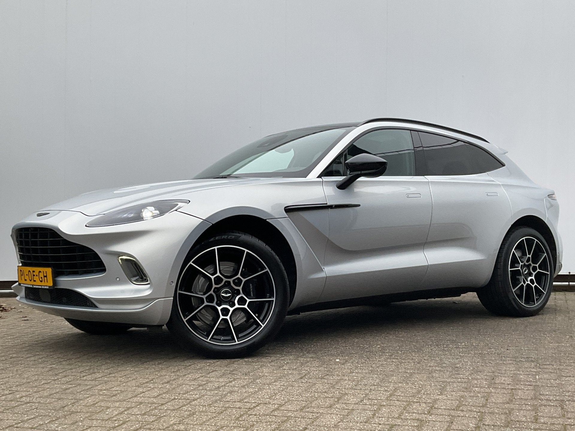 Foto 69 van Aston Martin Dbx 4.0 V8 360 Memory Stoelverw/koeling Sfeer