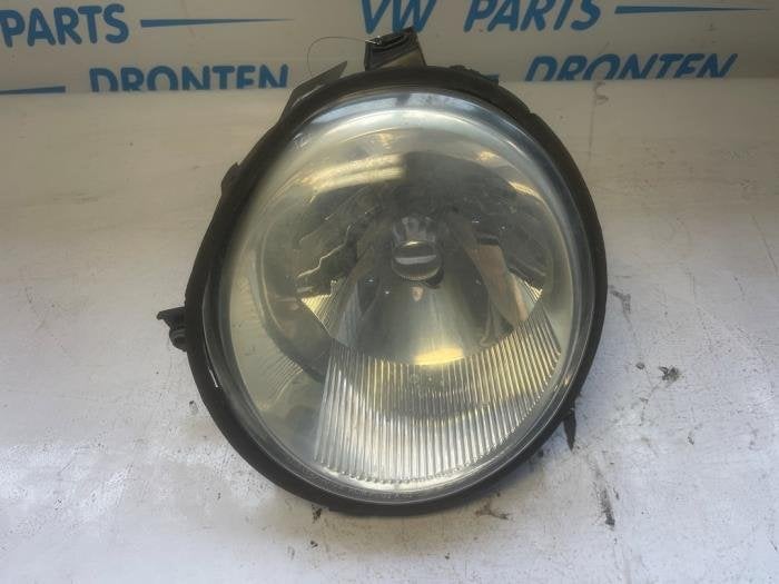 Koplamp links van een Volkswagen Lupo