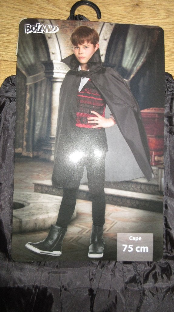 Zwarte cape en keuze uit 4 verschillende maskers Nieuw., Ophalen of Verzenden, Nieuw, Jongen of Meisje