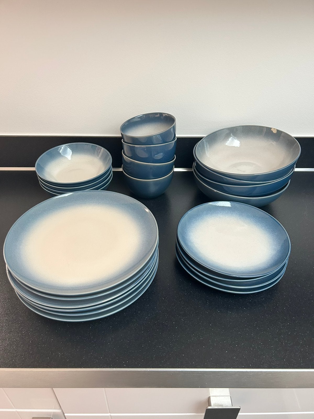 Servies, Huis en Inrichting, Keuken | Servies, Ophalen, Zo goed als nieuw, Bord(en), Modern