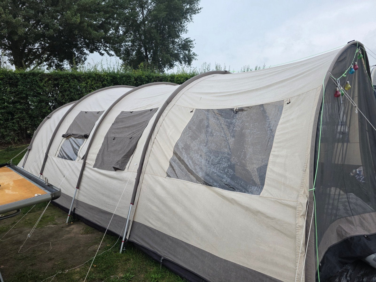 Base Camp Ambato VI Deluxe - Zeer ruime familietent, Caravans en Kamperen, Ophalen, Tot en met 6