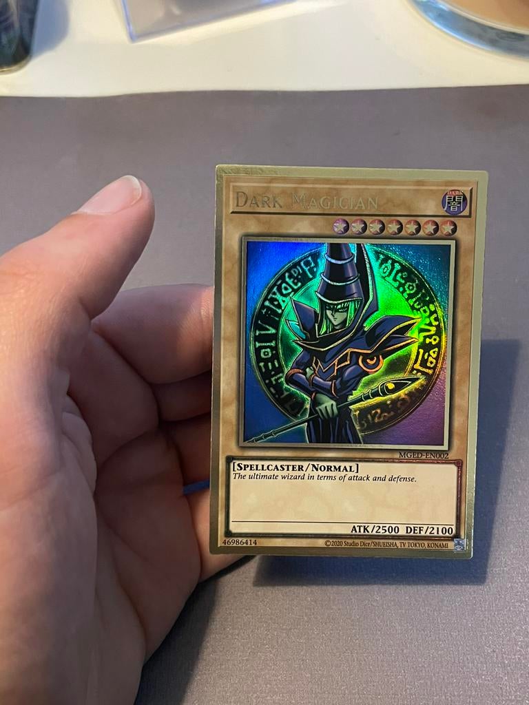 Yu-Gi-Oh! Dark Magician - Premium Gold Rare MGED-EN002, Hobby en Vrije tijd, Verzamelkaartspellen | Yu-gi-Oh!, Ophalen of Verzenden