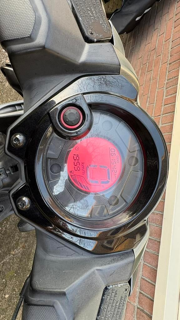Yamaha aerox 4 takt euro 3 2014 60cc, Fietsen en Brommers, Scooters | Yamaha, Ophalen, Aerox, Zo goed als nieuw, Benzine