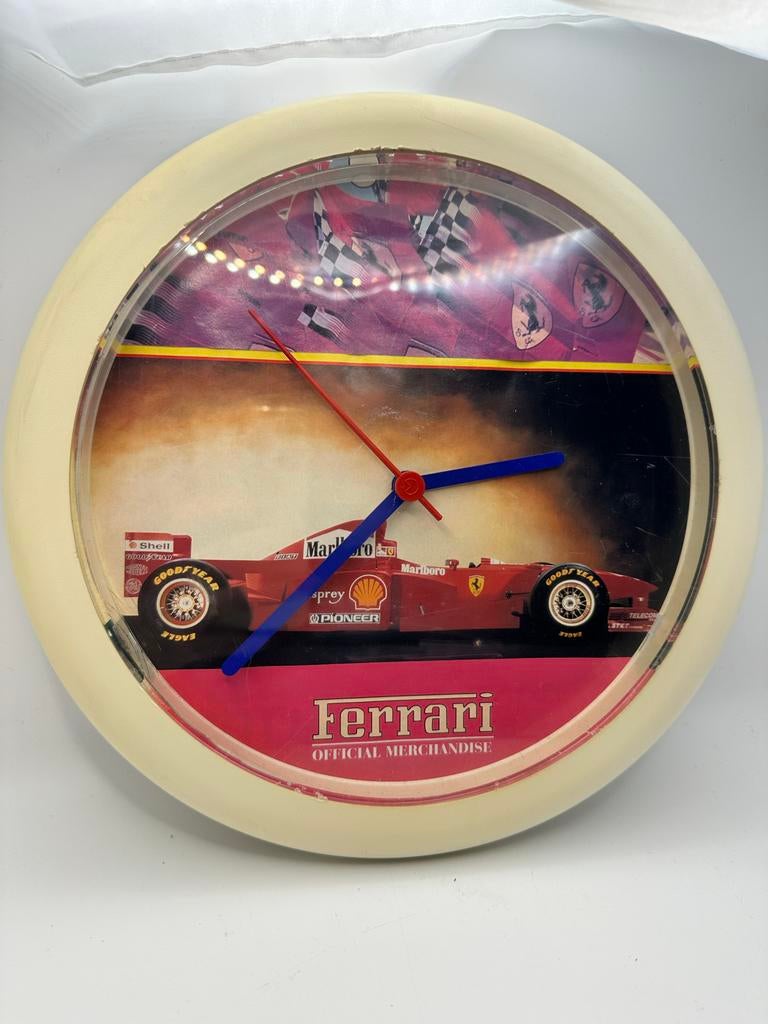 Ferrari F1 Wandklok Michael Schumacher Jaren '90 Merchandise, Ophalen of Verzenden, Gebruikt, Analoog, Wandklok