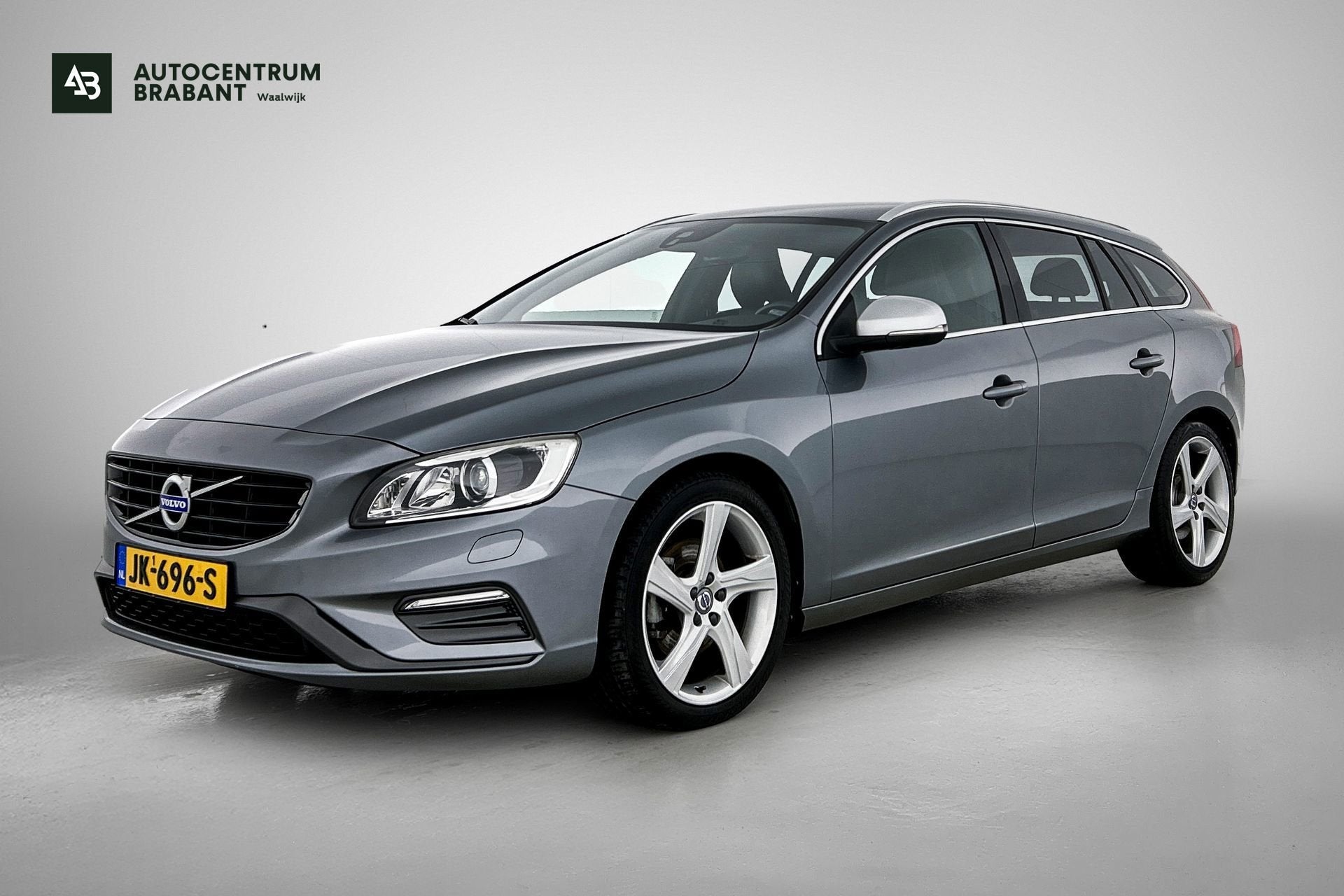 Volvo V60 1.5 T3 R-Design (NL-auto, Goed OnderH, Trekhaak, N, 4 cilinders, Automatische klimaatregeling, Origineel Nederlands