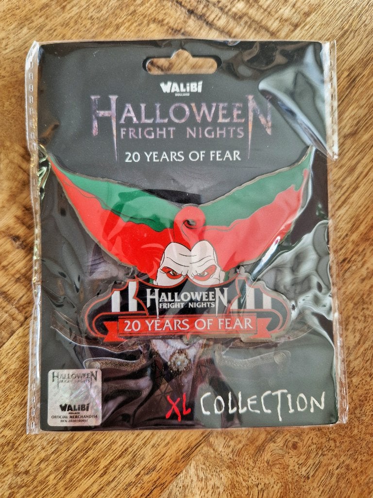 Halloween Fright Nights 20 jaar XXL Pin - NIEUW!, Ophalen of Verzenden, Nieuw, Overige onderwerpen, Speldje of Pin