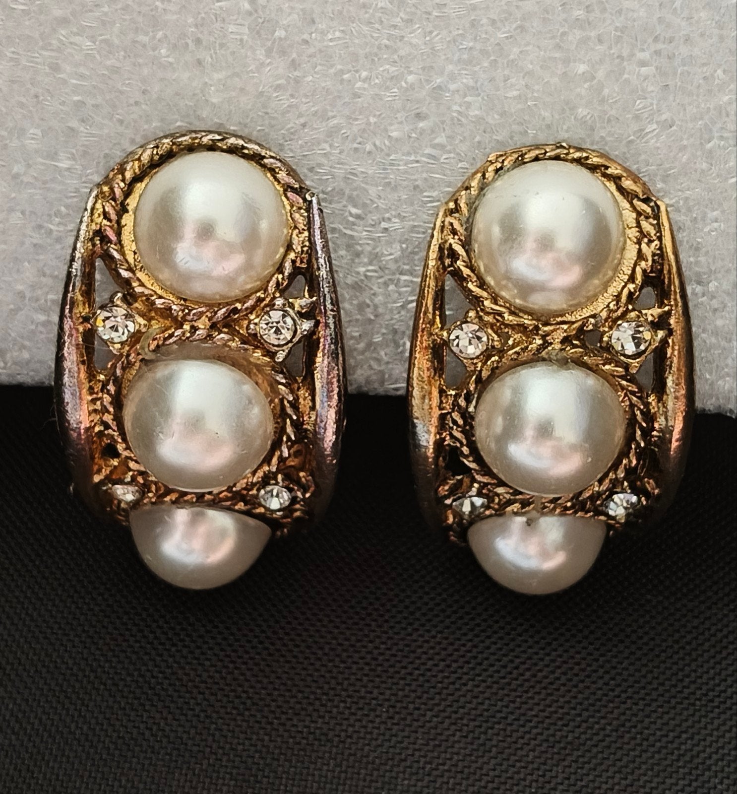 Vintage clip Oorbellen met Parels en Strass, Overige materialen, Gebruikt, Ophalen of Verzenden, Knopjes of Stekers