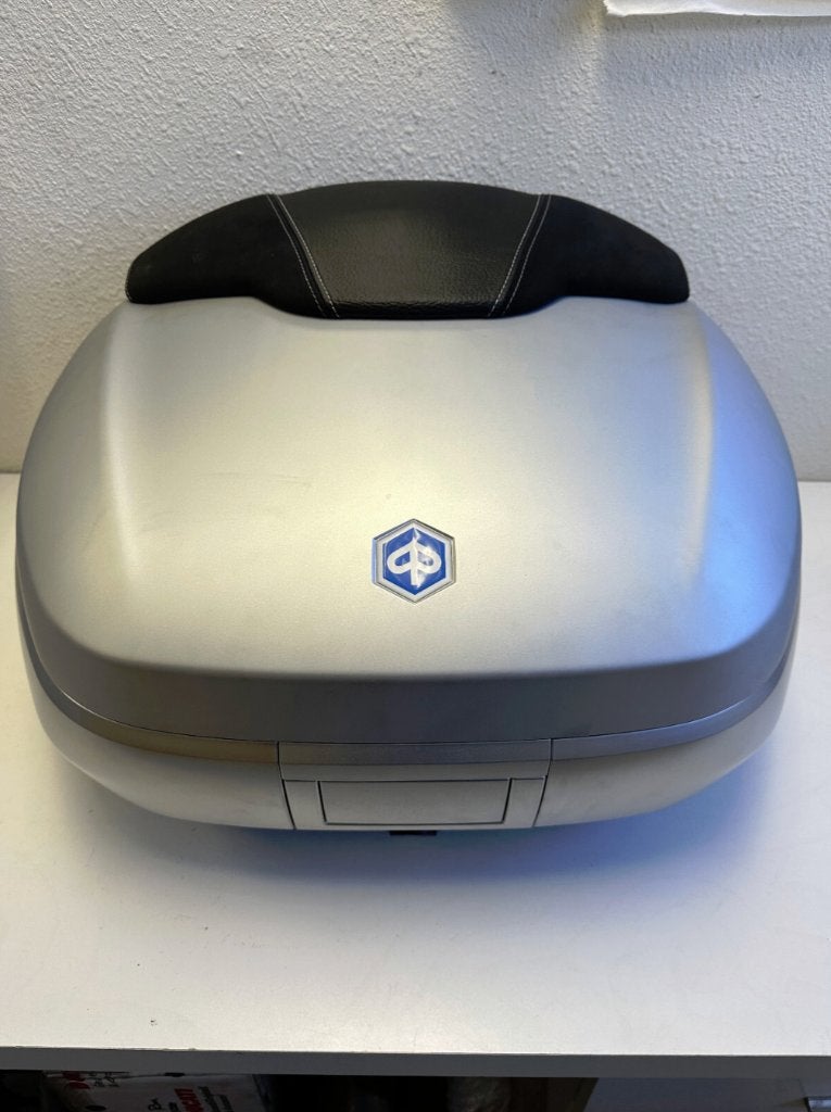 Piaggio Mp3 500 Top Case Cm296308, Fietsen en Brommers, Overige modellen, Verzenden, Maximaal 45 km/u, Zo goed als nieuw